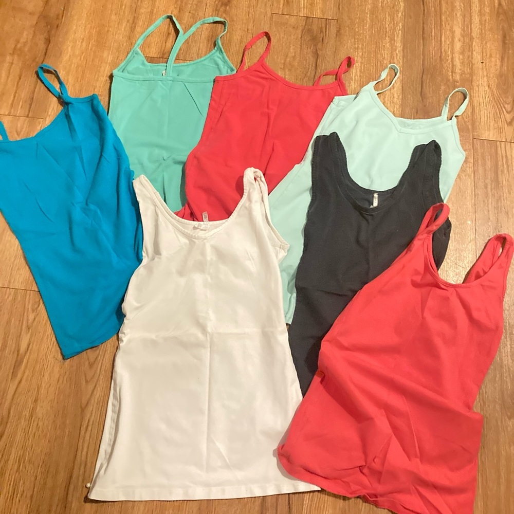 Bundle of tank tops BKE Buckle